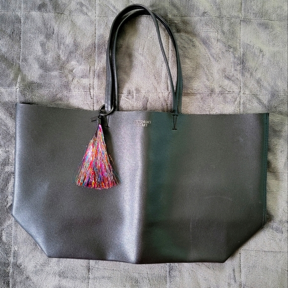 Victoria's Secret Weekender Bag with Tassel - Picture 1 of 2